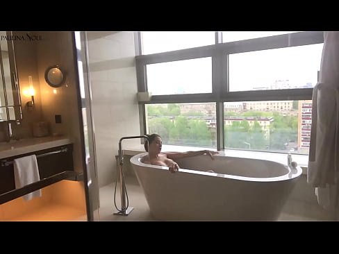 ❤️ Une énorme nana se branlant passionnément la chatte dans la salle de bains Sexe at us fr.porngifmag-com.ru  ❤